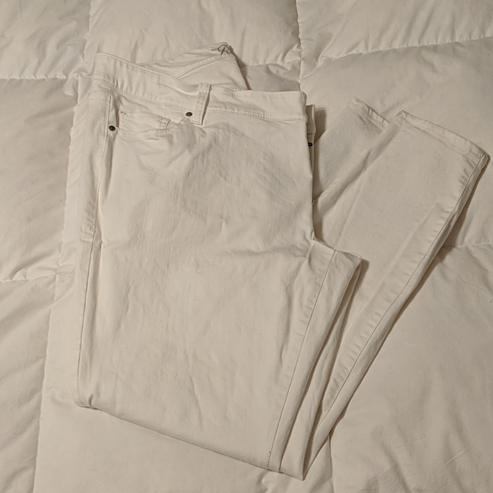 White skinny jeans
